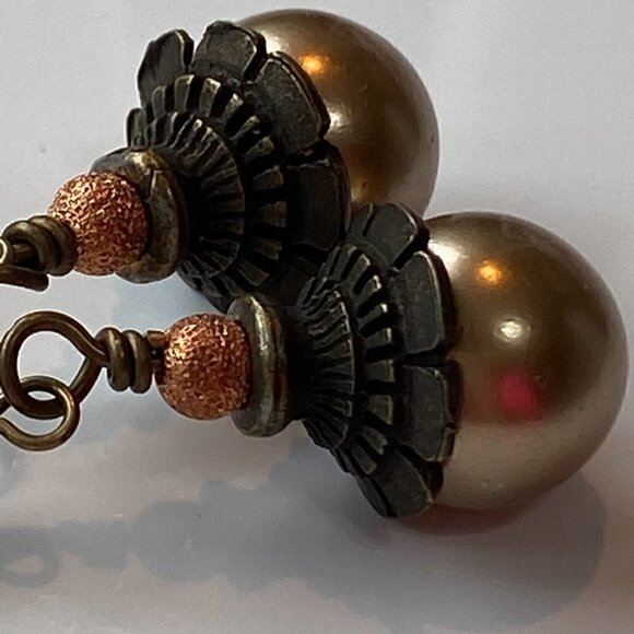 ❤️ Austrian Crystal Pearl & Brass Bead Cap Earrings - Picture 10 of 11